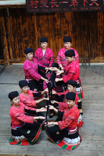 Yao ethnic minority women and their beautiful black hair