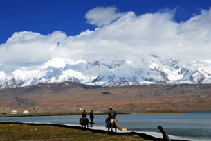 Karakuri Lake in China's Xinjiang