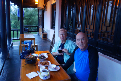 Enjoy dinner on the restaurant's porch in Huangshan