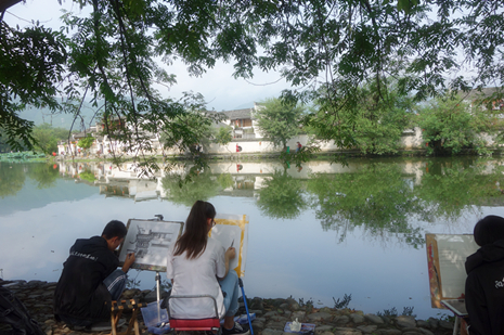 Students painting in Hongcun Village of Huangshan