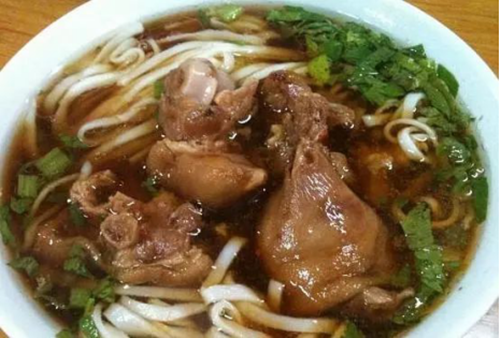 Pig's feet meat rice noodles